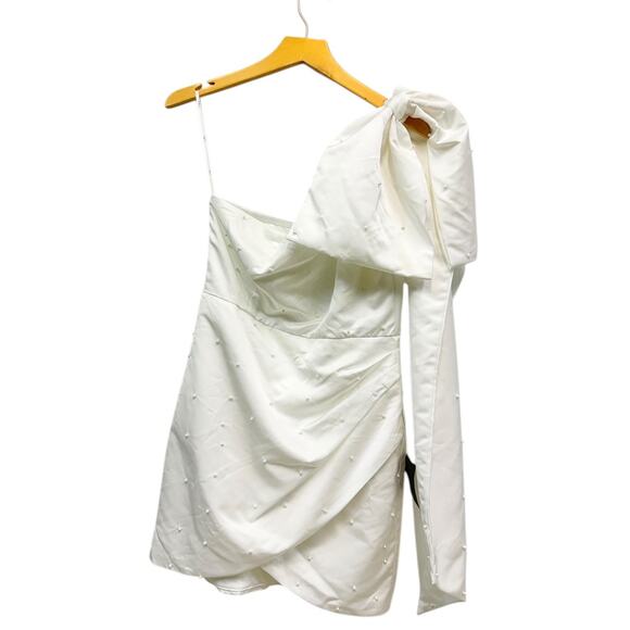 Lulus Posh Behavior White Pearl Bow One-Shoulder Mini Dress size M NWT - Picture 5 of 7